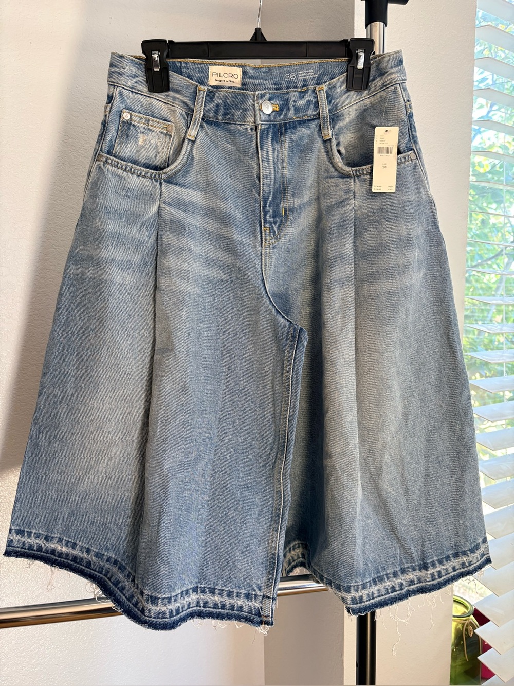 Pilcro Pleated Culotte Wide-Leg Denim Shorts NWOT by Anthropologie, SZ 28 - Picture 2 of 8